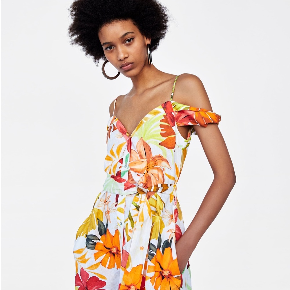 Linen dress from Zara w/belt Only worn once.